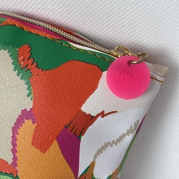 NEW!! Floral Cosmetic Glam Bag - Picture 2 of 5